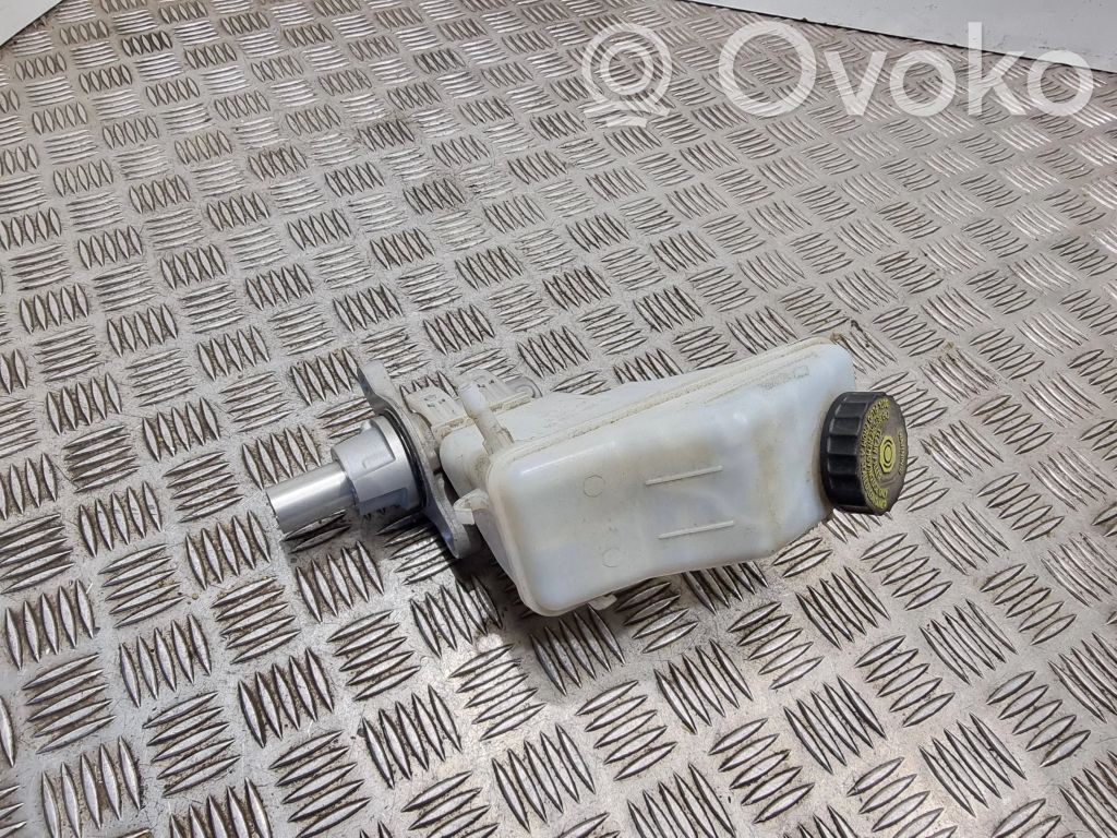 Opel Corsa E Brake fluid reservoir 