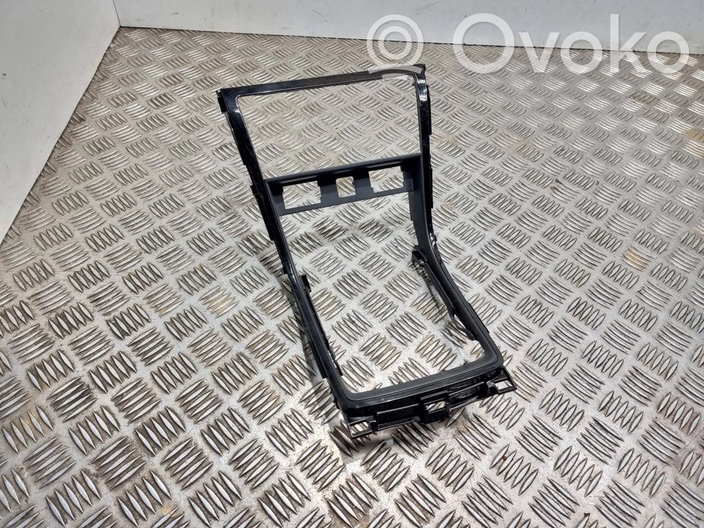 Paneļa apdare   GS1D64341