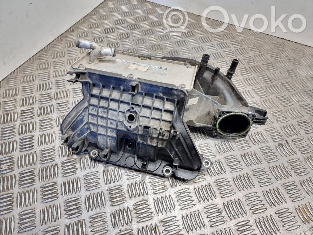 Volkswagen PASSAT B7 Colector de admisión 