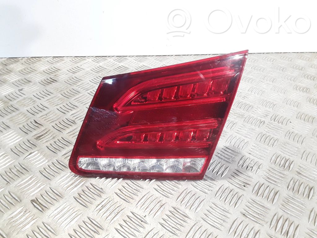 Lampy tylnej klapy bagażnika   A2129069402,615452