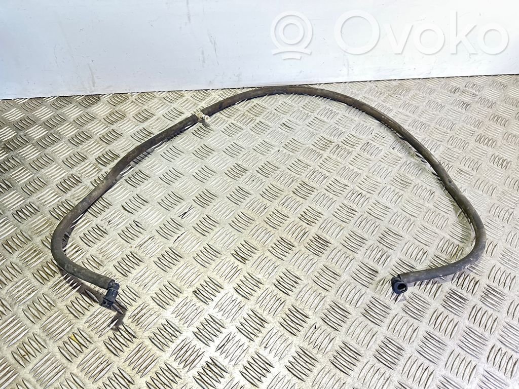 Headlight washer hose/pipe