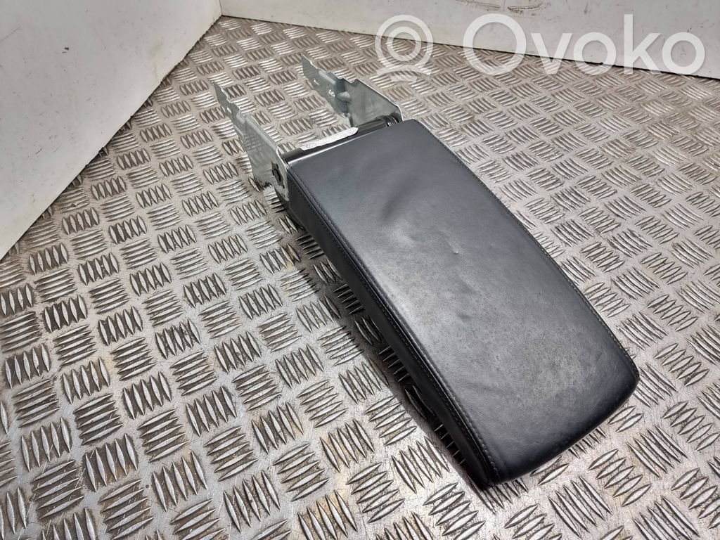 Volkswagen PASSAT B7 Reposabrazos 