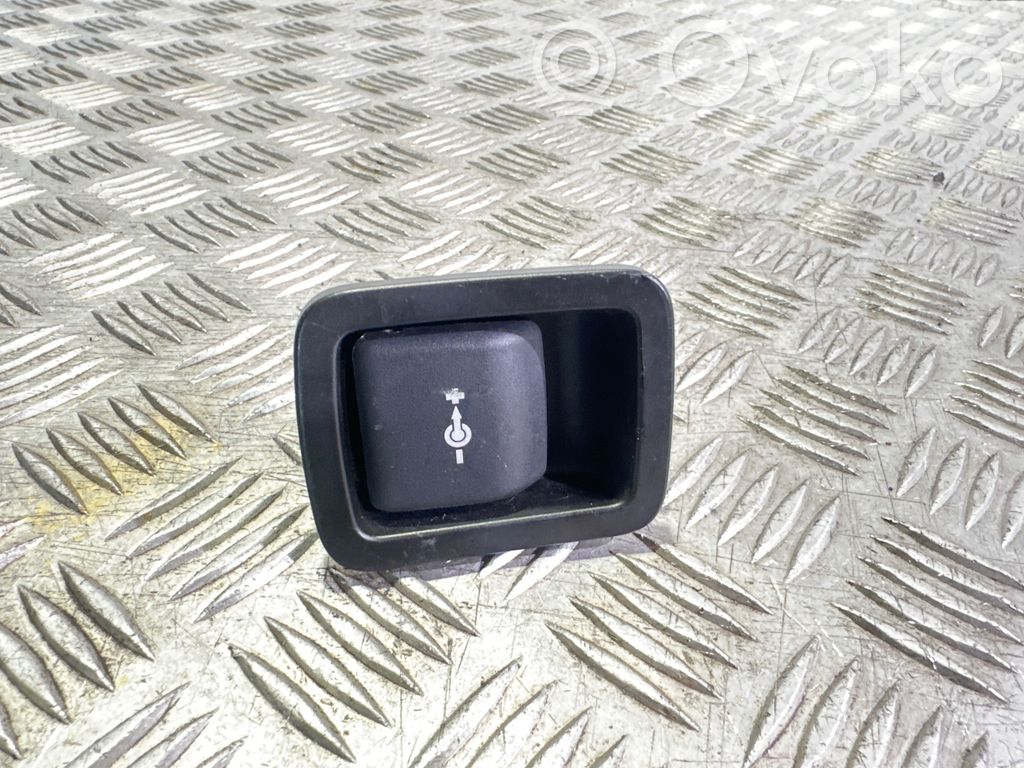 BMW 5 E60 E61 12 V Socket (rear) 