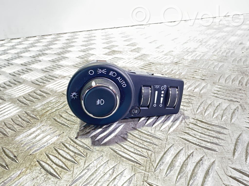 Chrysler Pacifica Light switch 
