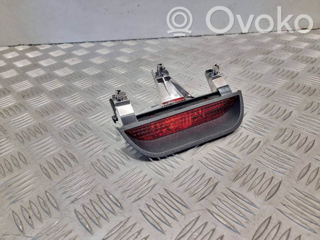 Dacia Duster Third/center stoplight 