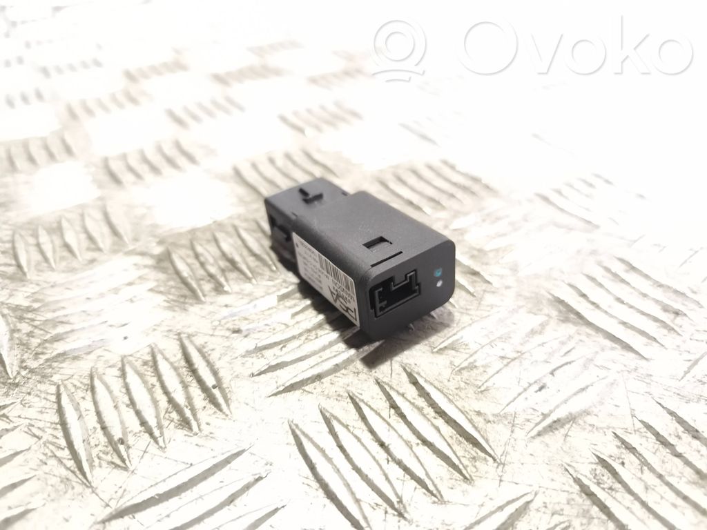 Peugeot 208 II Разъем USB 