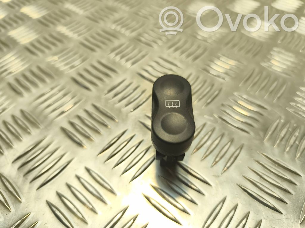 Dacia Duster Windscreen/window heater switch 