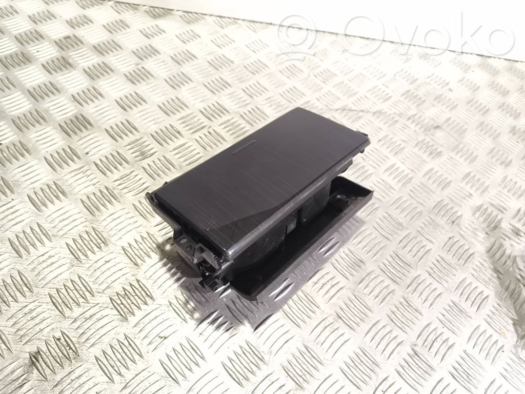 Mazda 6 Cup holder front 