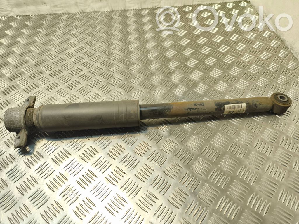 Opel Astra J Takaiskunvaimennin 