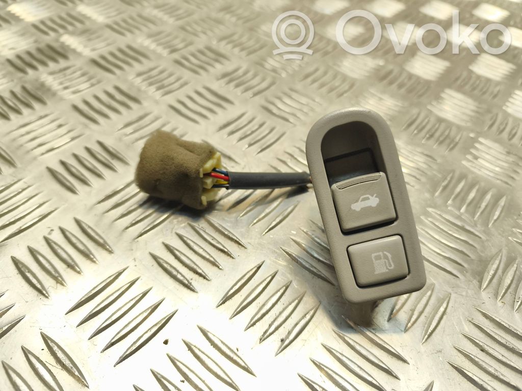Hyundai Sonata Tailgate opening switch 