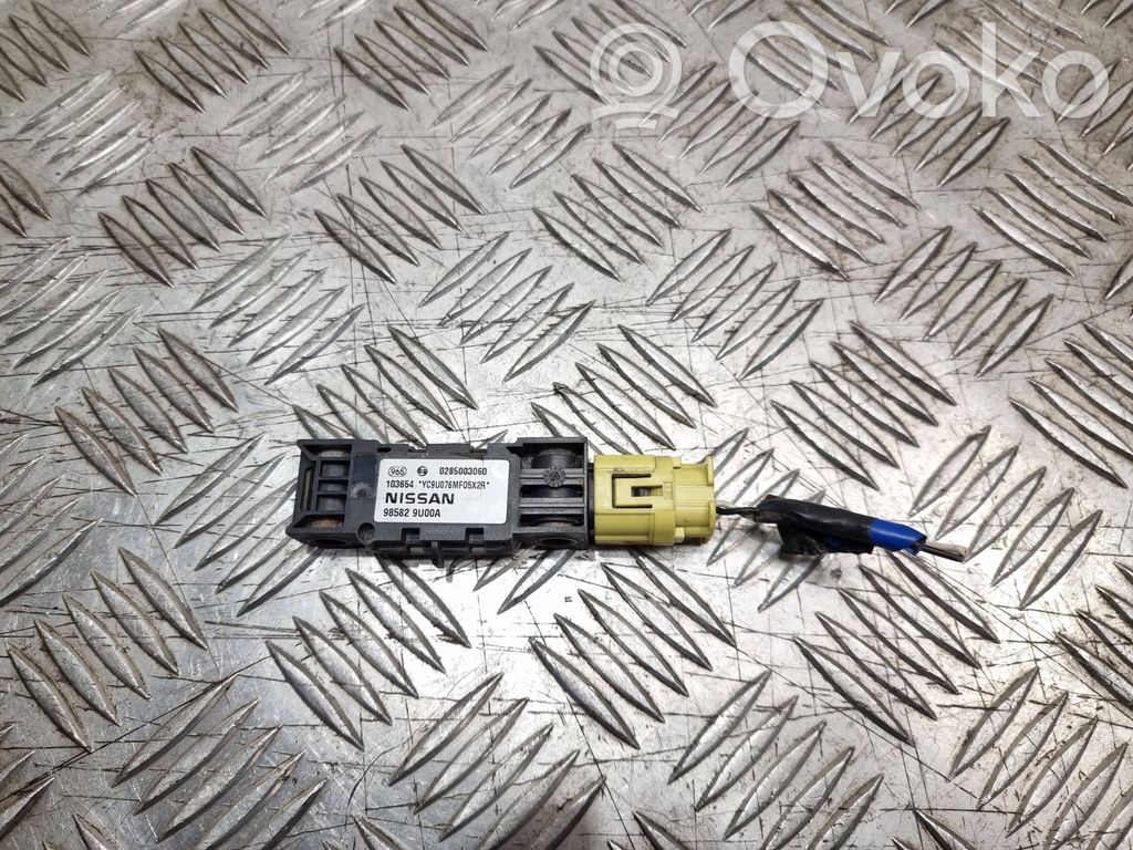 Nissan Note (E11) Airbagsensor Crashsensor Drucksensor 