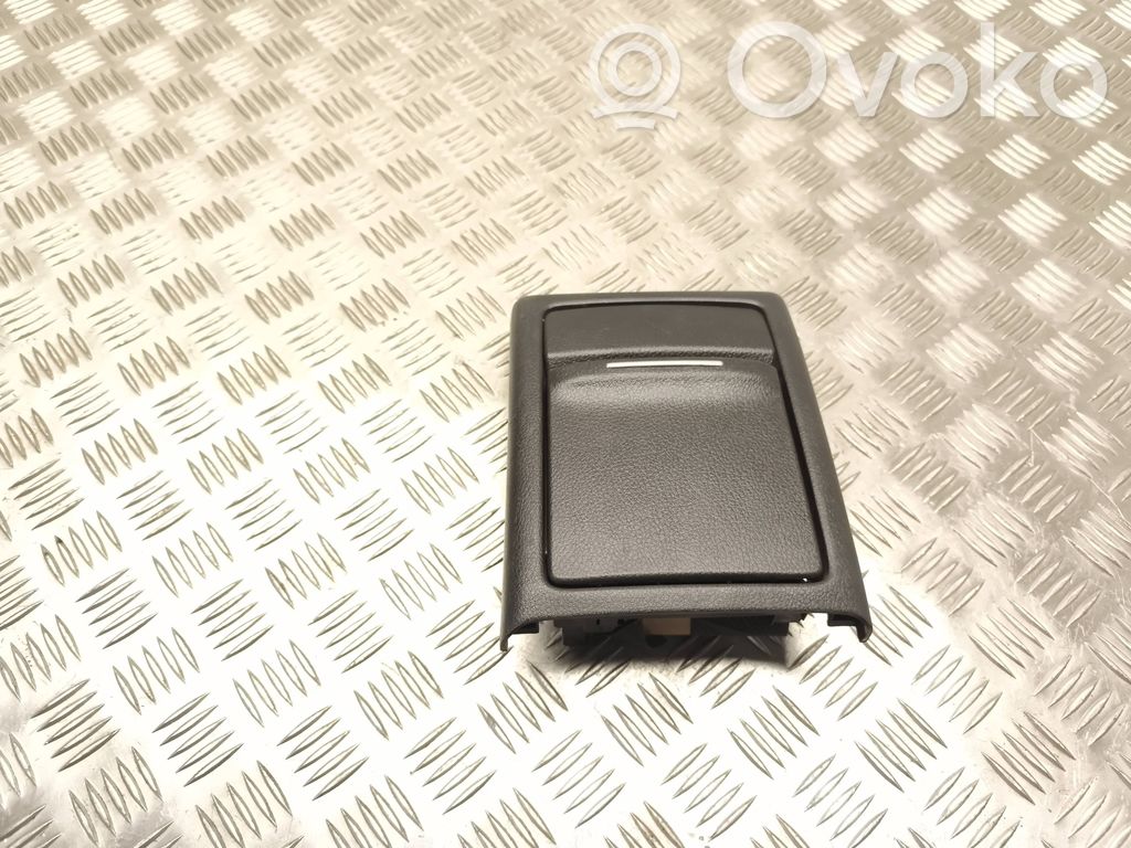 Subaru Legacy Cup holder 