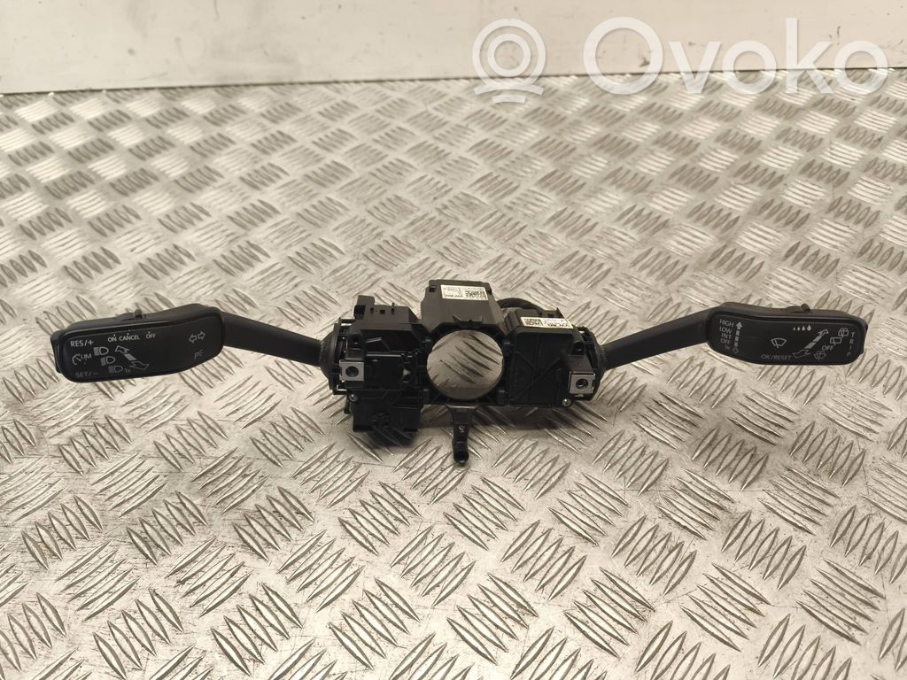 Skoda Fabia Mk3 (NJ) Interruptor/palanca de limpiador de luz de giro 