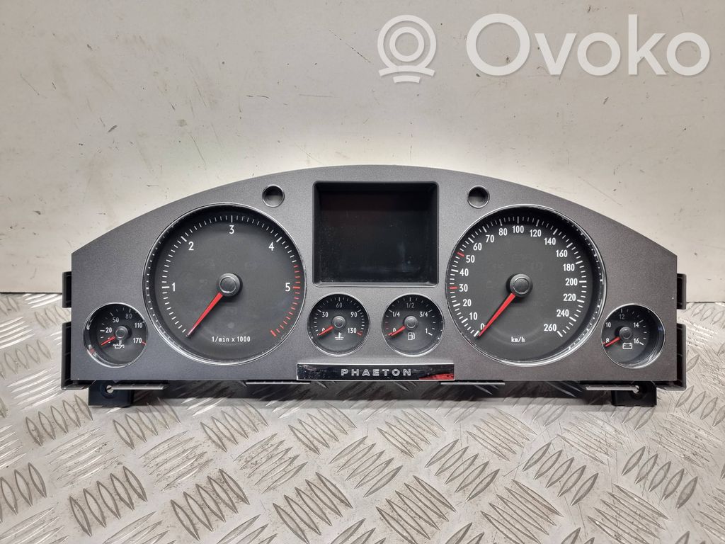 Volkswagen Phaeton Speedometer (instrument cluster) 