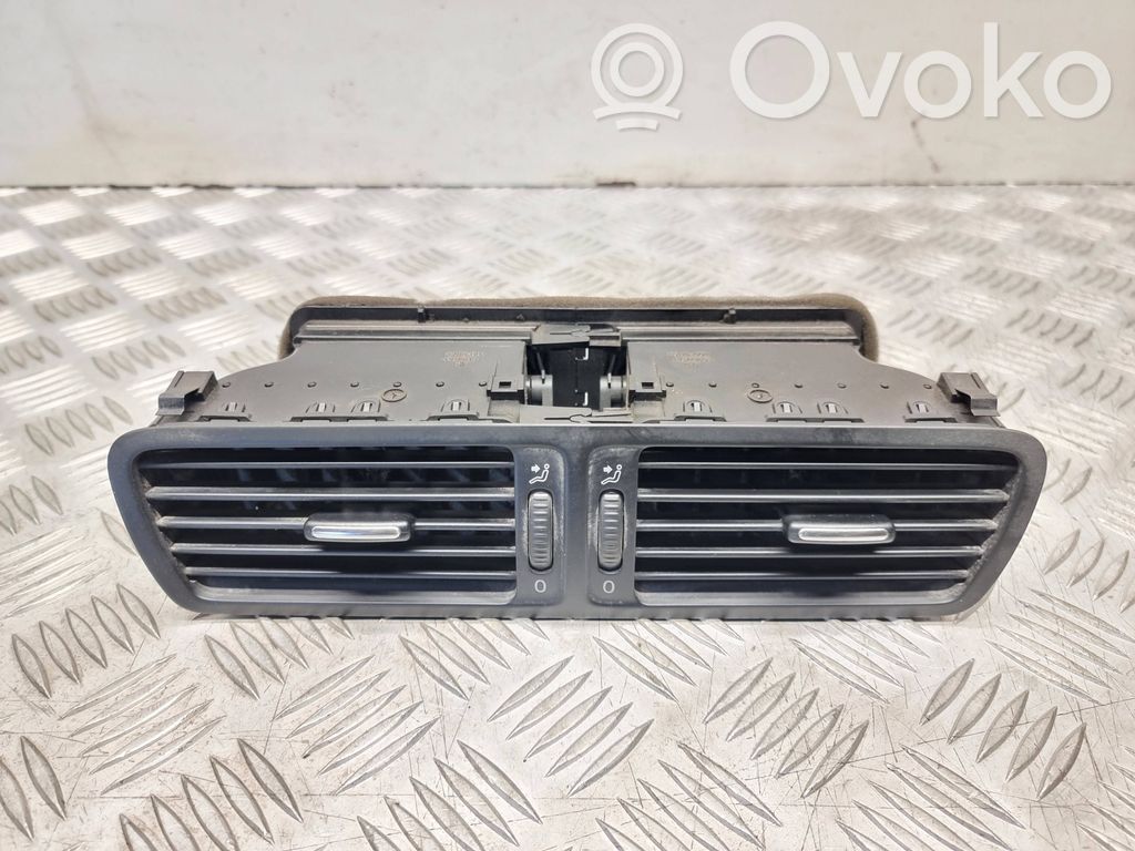 Volkswagen PASSAT B6 Dysze / Kratki środkowego nawiewu deski rozdzielczej 