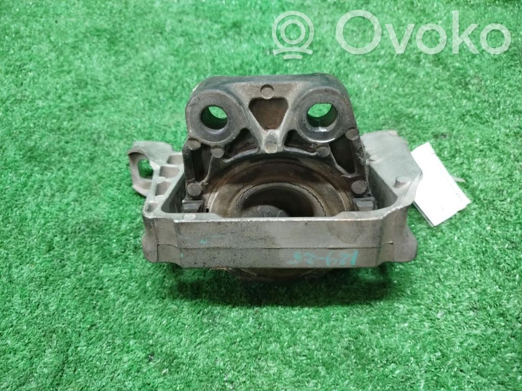Engine mount bracket   7M516F012