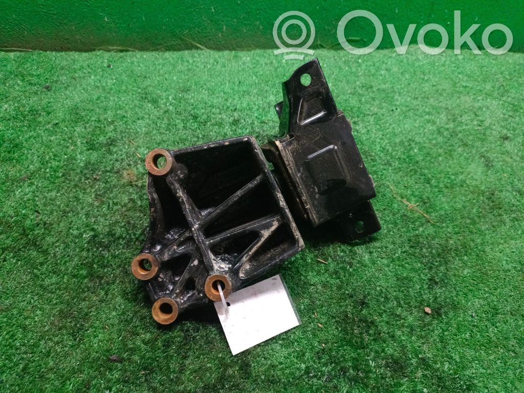 Engine mount bracket   0K2A1D000,0K2A1D001