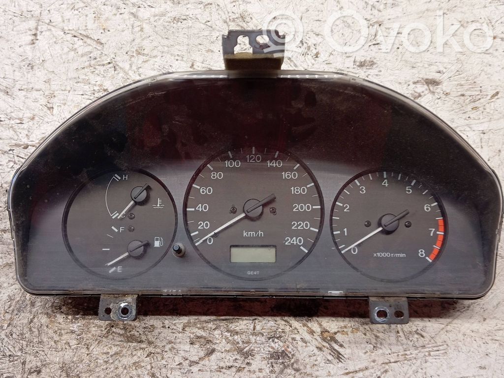 Mazda 626 Geschwindigkeitsmesser Cockpit 