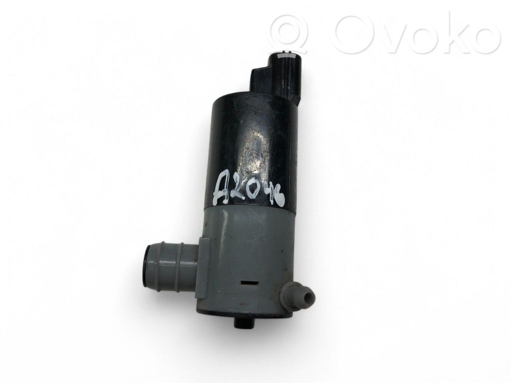 Volvo V40 Windscreen/windshield washer pump 