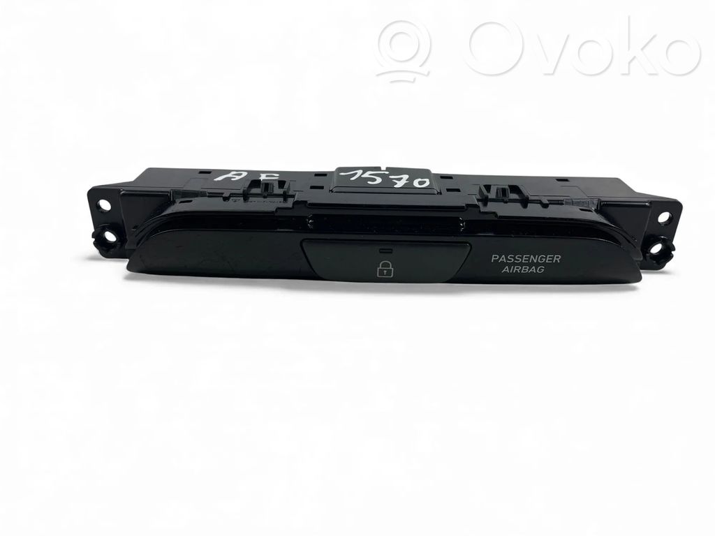 Hyundai i30 Central locking switch button 