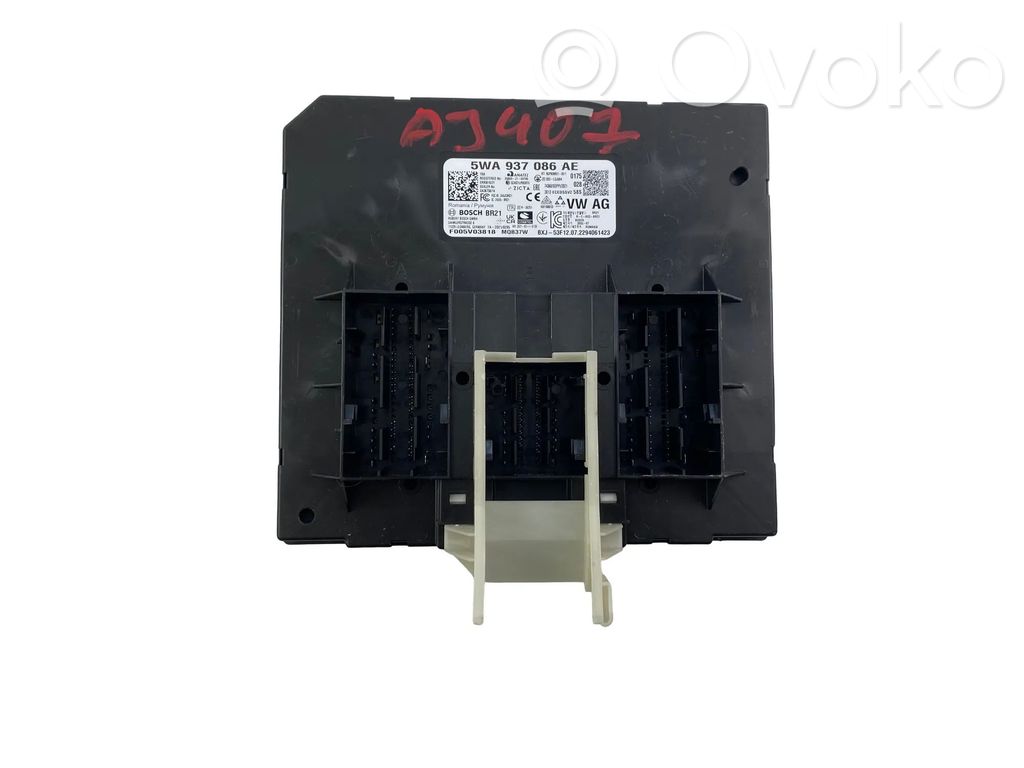 Volkswagen Golf VIII Central body control module 