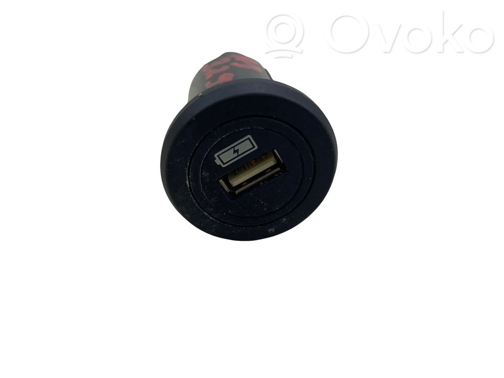 Jaguar I-Pace USB socket connector 