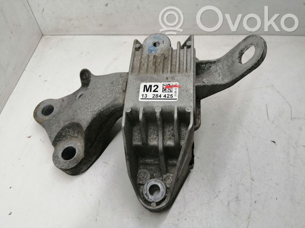Chevrolet Cruze Engine mount bracket 