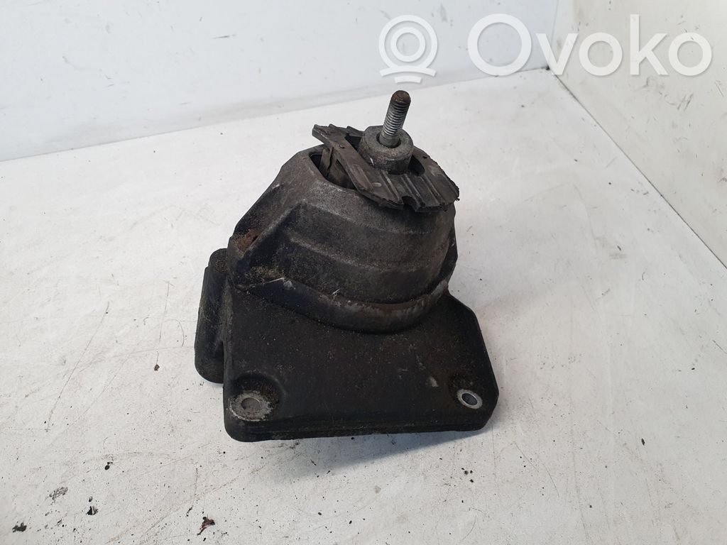 BMW 5 E60 E61 Dzinēja spilvens 