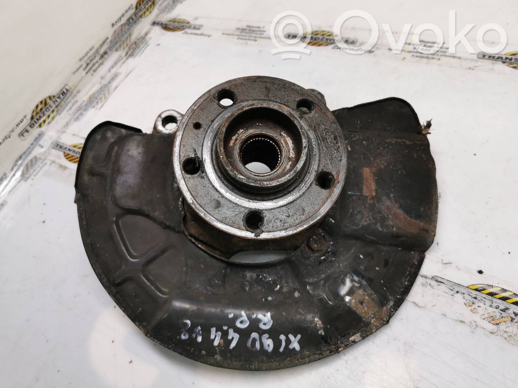 Front wheel hub