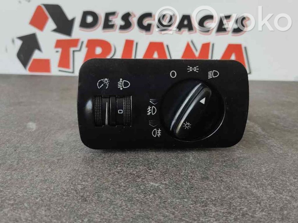 Seat Toledo I (1L) Interrupteur d’éclairage 