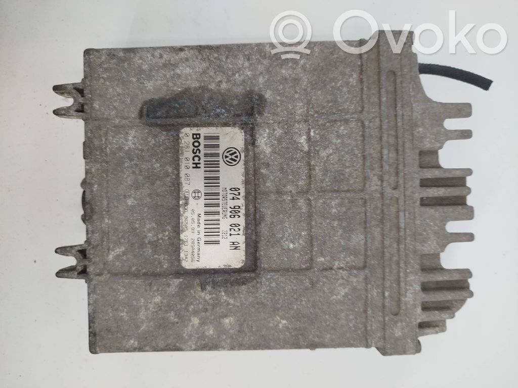 Volkswagen Transporter - Caravelle T4 Engine control unit/module 