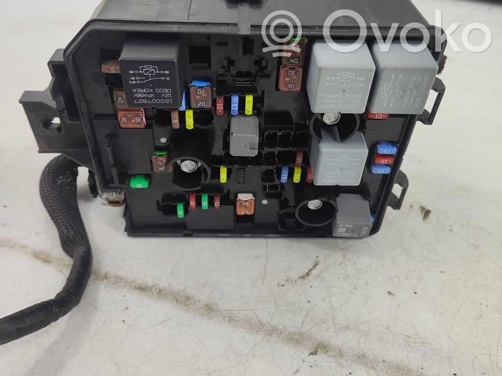 Opel Corsa E Sicherungskasten 
