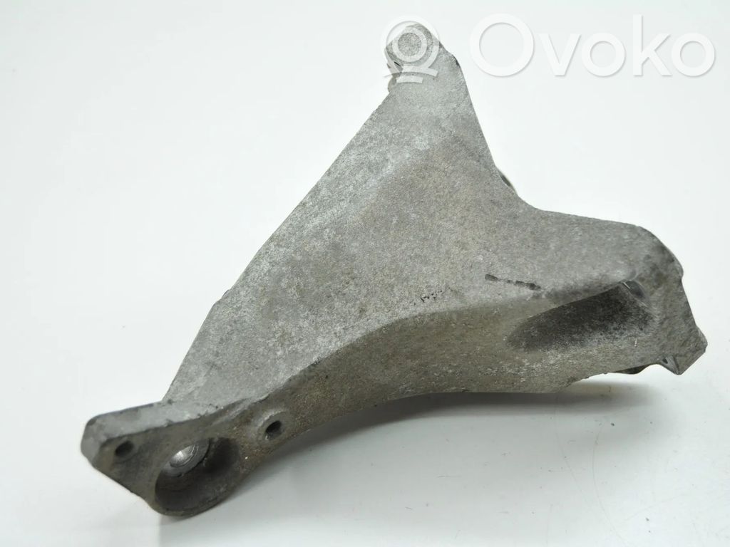 Engine mounting bracket   6781916