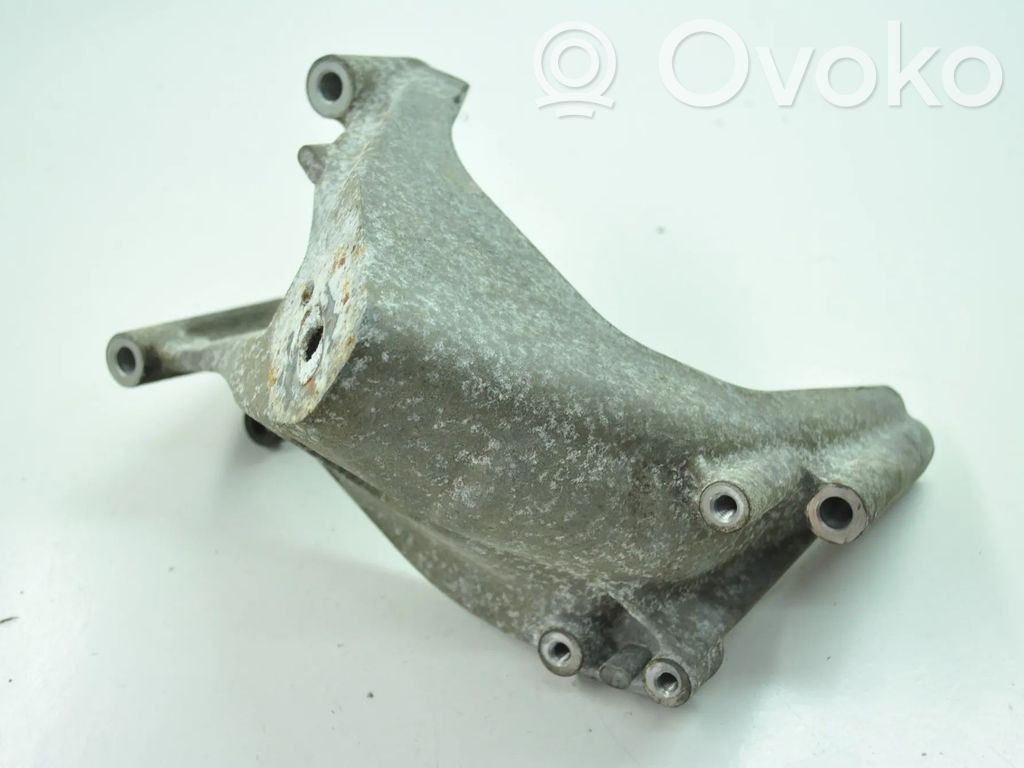 Volkswagen Amarok Engine mounting bracket 