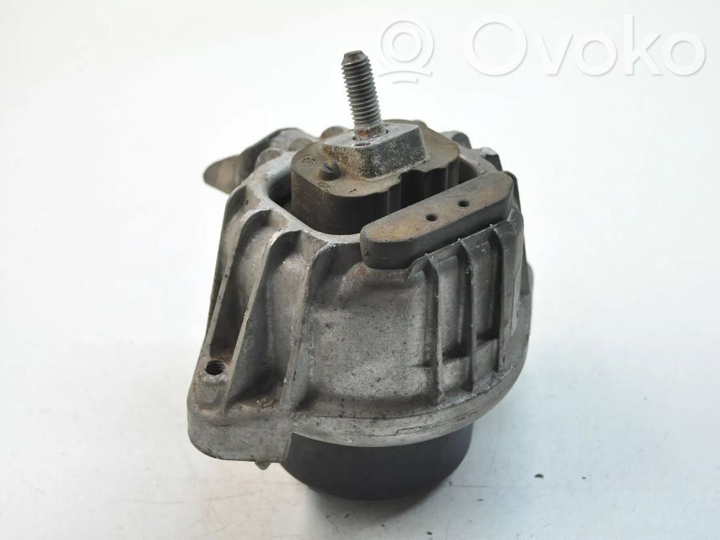 Engine mount bracket