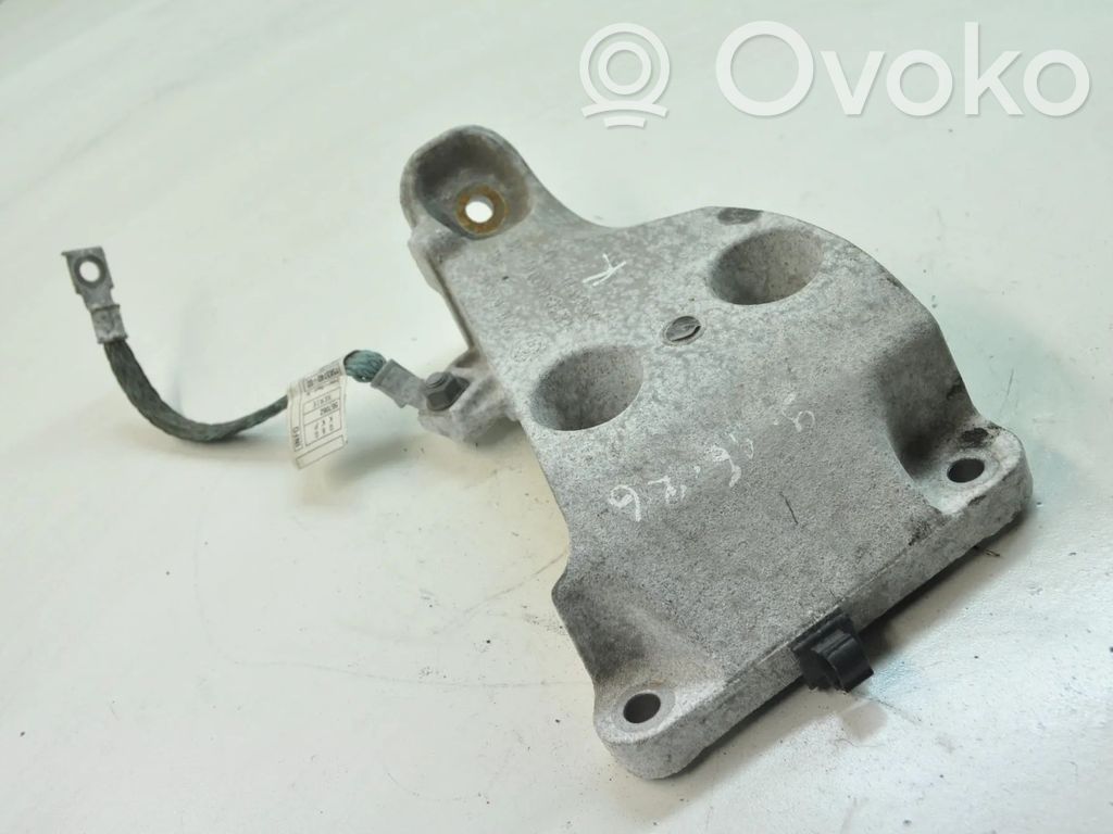Engine mounting bracket   6785695