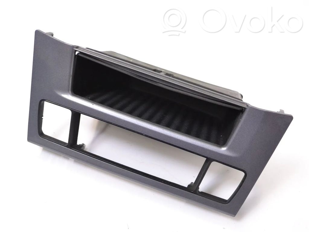 BMW 5 E60 E61 Cita veida vidus konsoles (tuneļa) elementi 