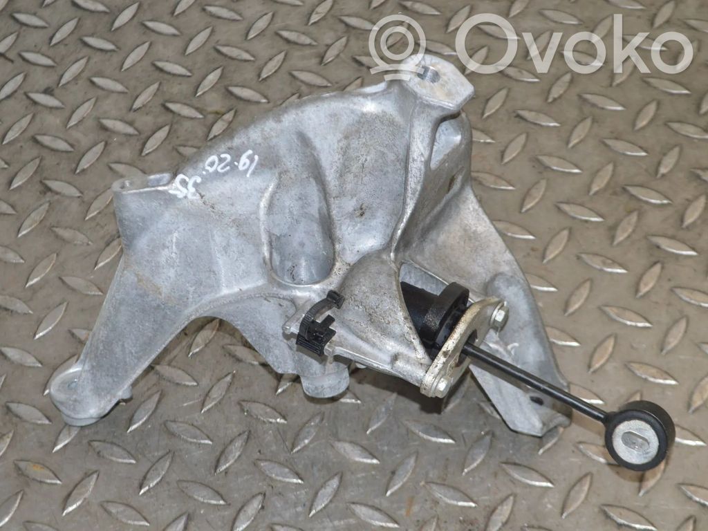 Audi Q5 SQ5 FY Engine mounting bracket 