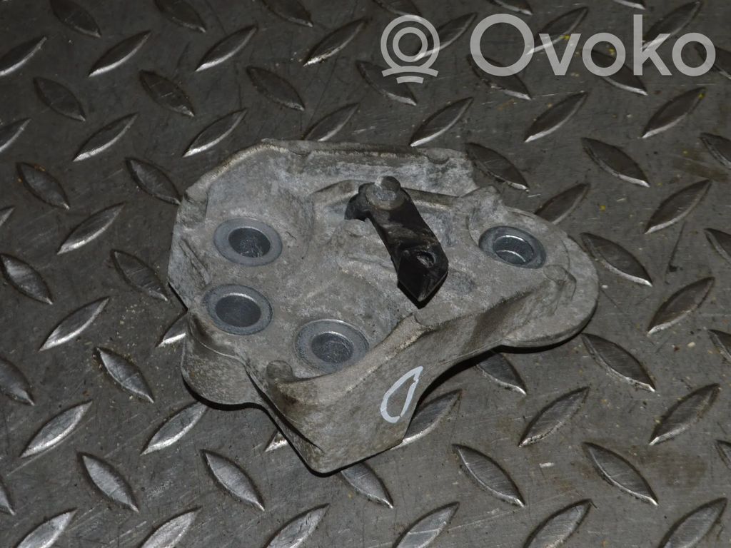 Engine mounting bracket