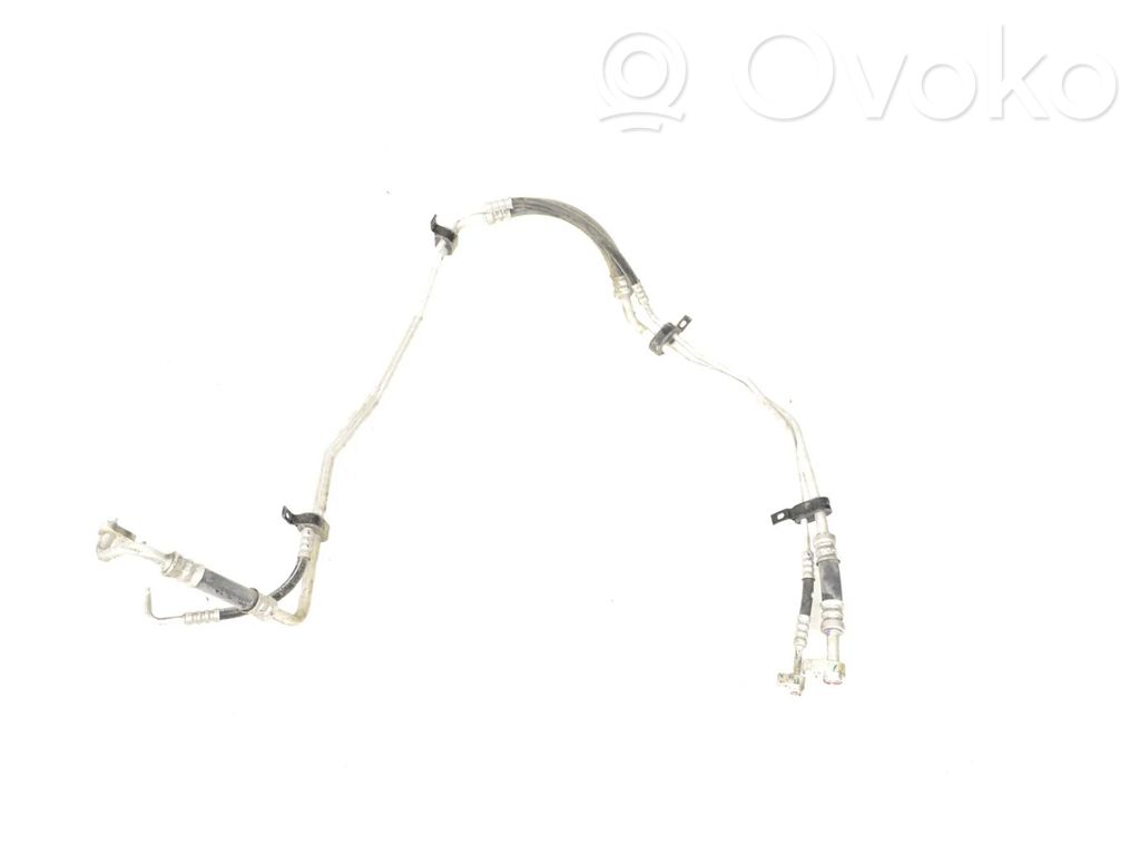 Ilmastointilaitteen putki (A/C)   103242300E