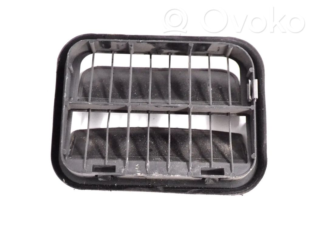 Quarter panel pressure vent   2F2AB280B62AB