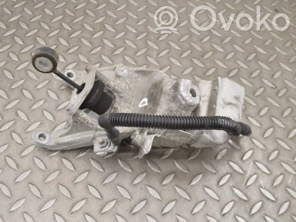 Audi A4 S4 B9 8W Engine mounting bracket 