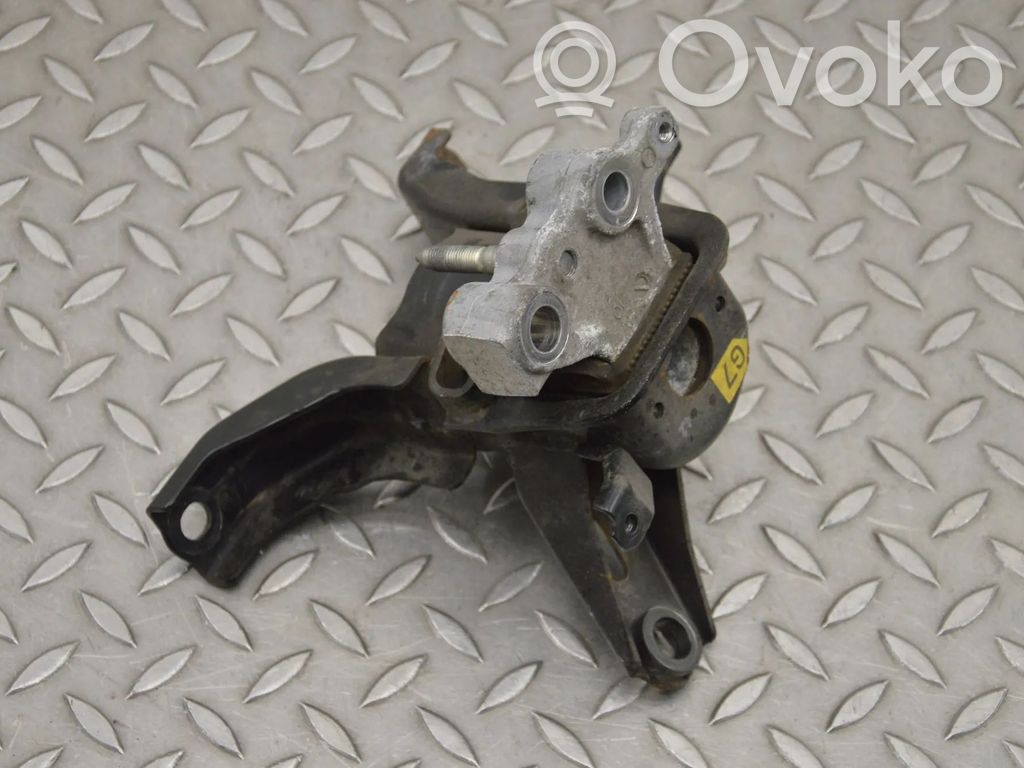 Engine mount bracket