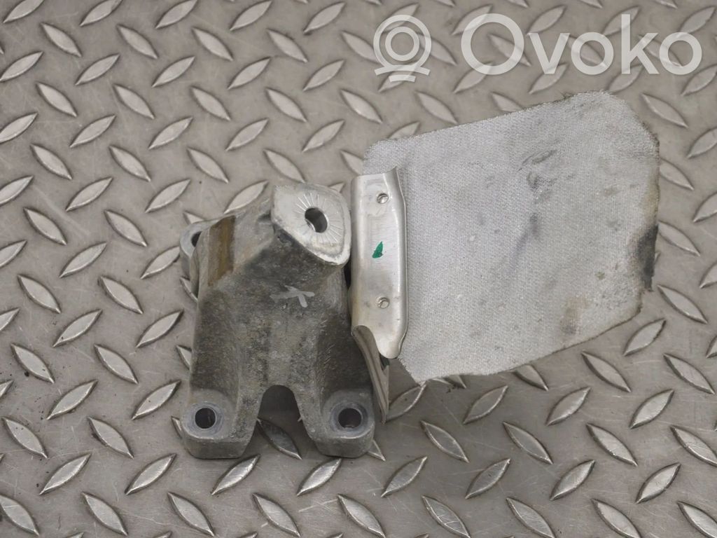 Audi Q5 SQ5 8R Engine mounting bracket 
