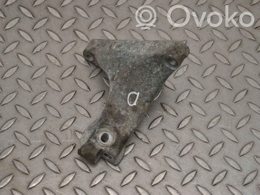 Engine mounting bracket