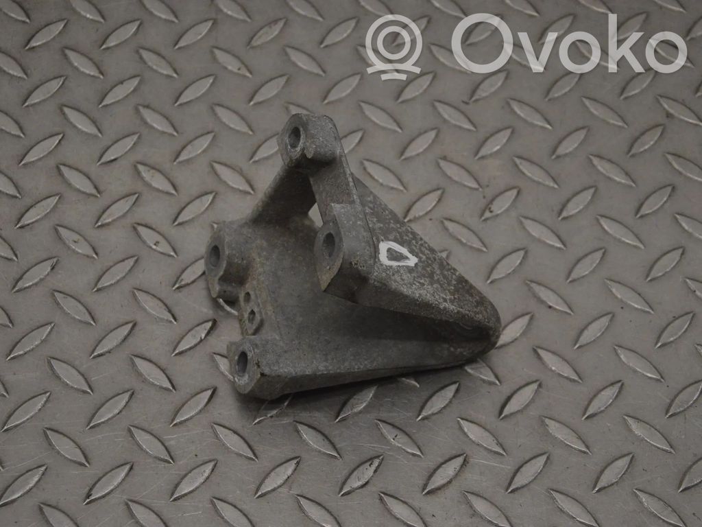 Jaguar XK8 - XKR Engine mounting bracket 