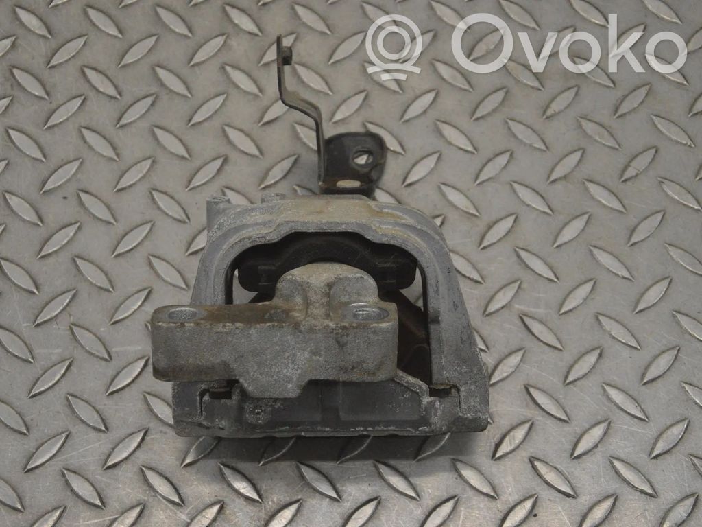 Volkswagen Beetle A5 Engine mount bracket 
