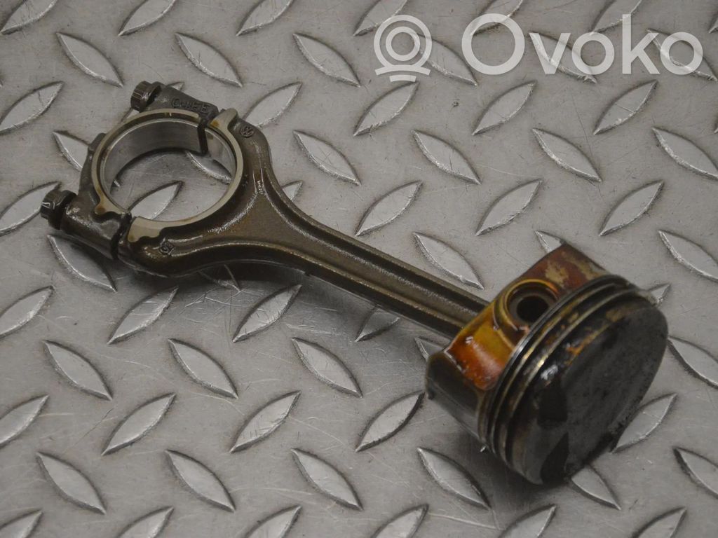 Volkswagen Polo V 6R Piston 