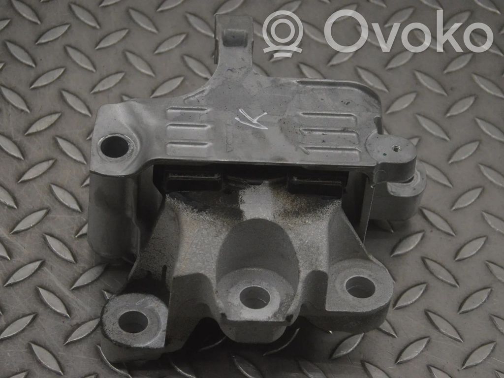 Volvo XC40 Engine mount bracket 