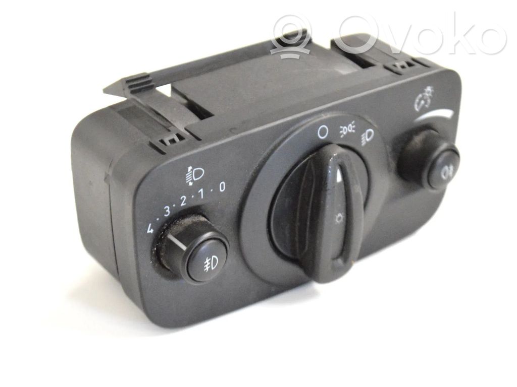 Light switch   C1BT13A024CB